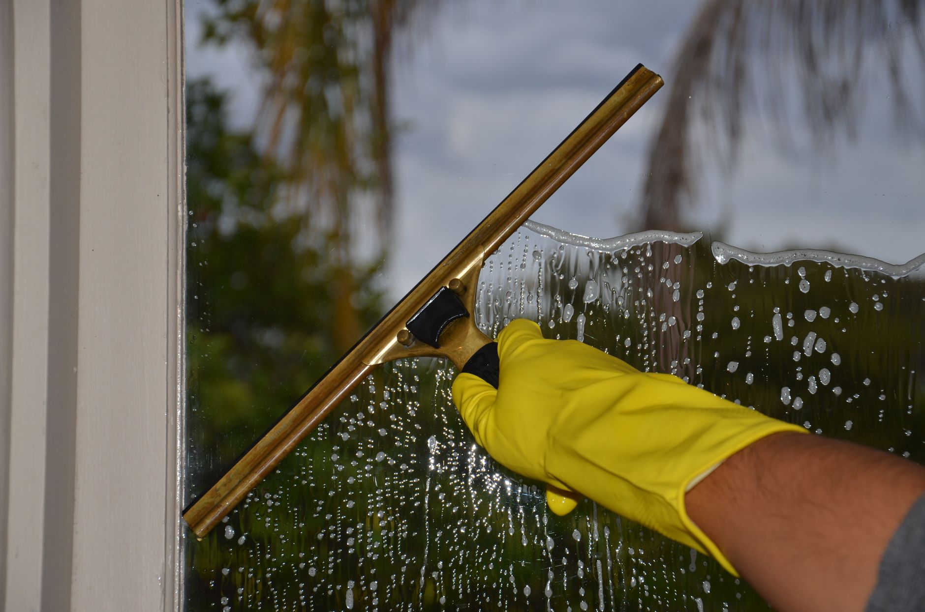 Revitalize Your View: Essential Window Cleaning Tips for Hamburg After Winter