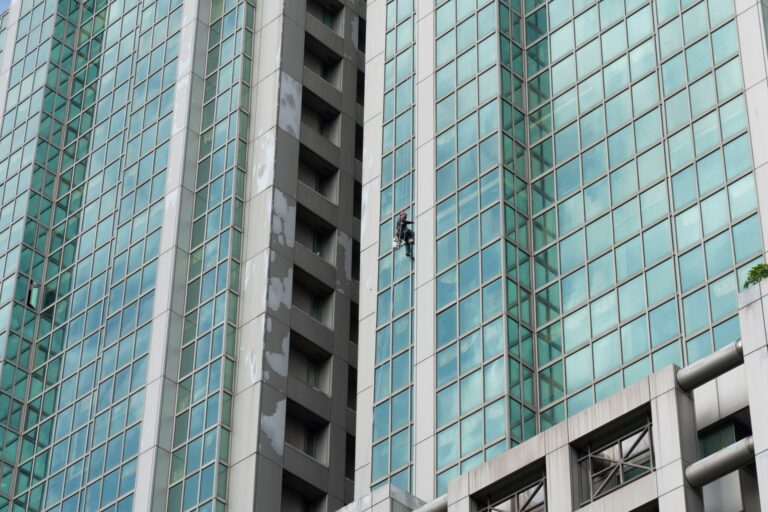 The Ultimate Guide to Choosing the Right Window Cleaning Service in Hamburg