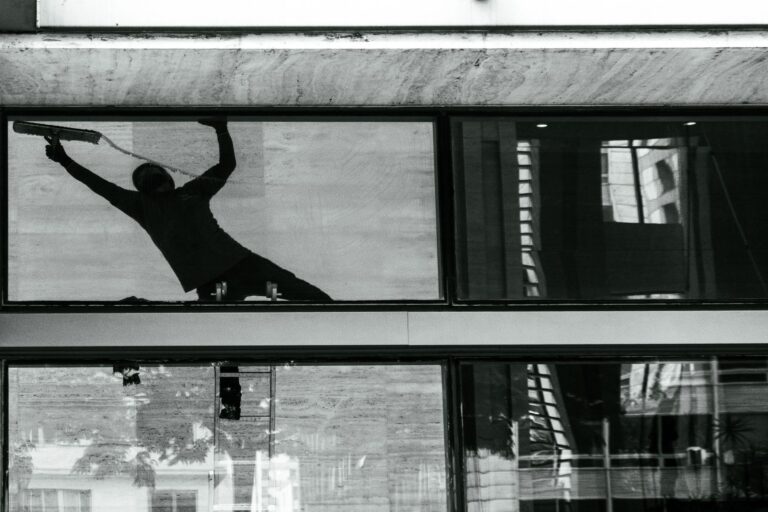 Fensterreinigung Hamburg Kosten: Preise und Faktoren für Ihr Zuhause